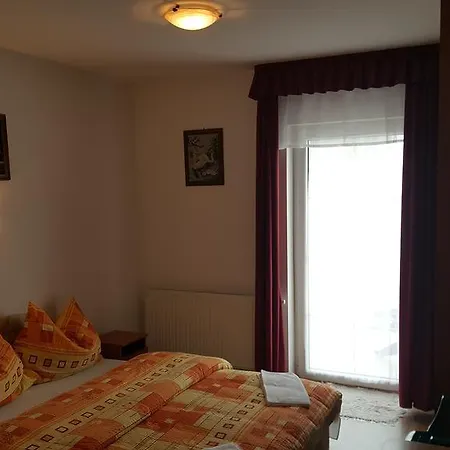 Rozsa Guest house